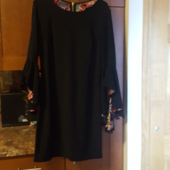 INC black reversible dress with bell sleeves - Picture 1 of 4